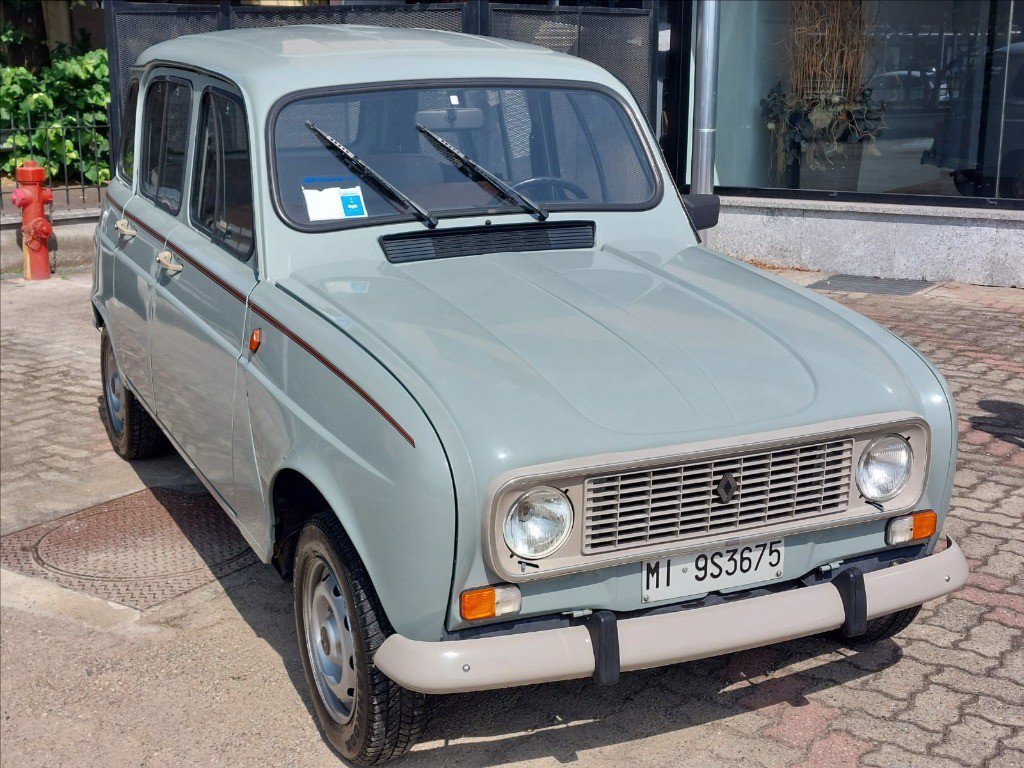 RENAULT R4