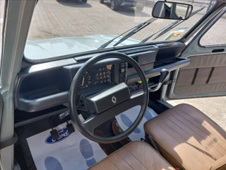 RENAULT R4